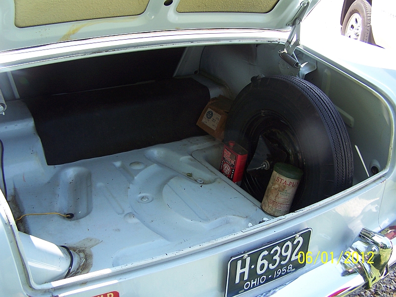 1958 Rambler Six Deluxe trunk